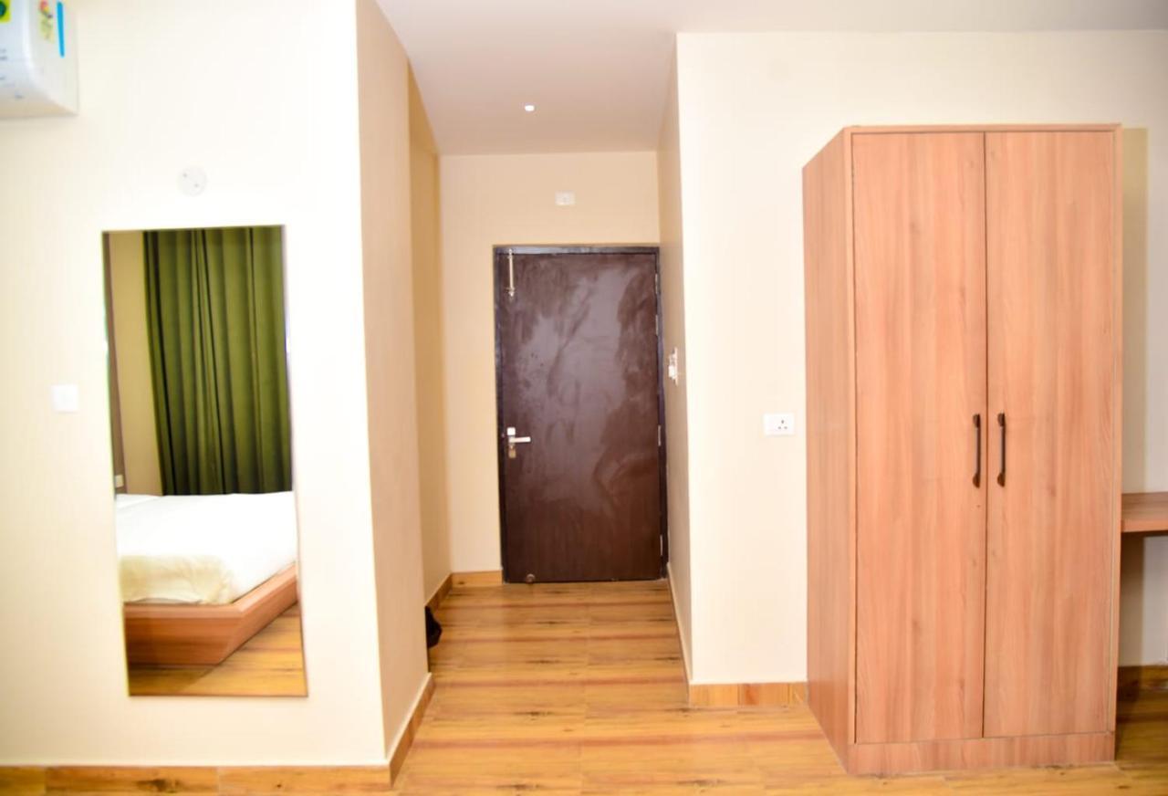 Hotel Olive Crown 러크나우 외부 사진